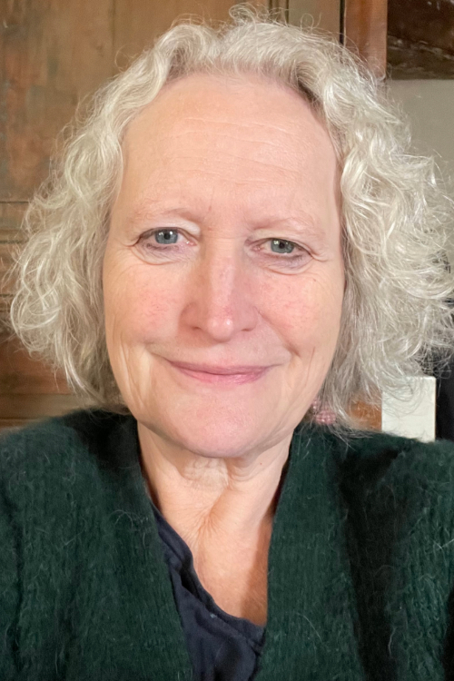 Photo portrait of smiling older woman